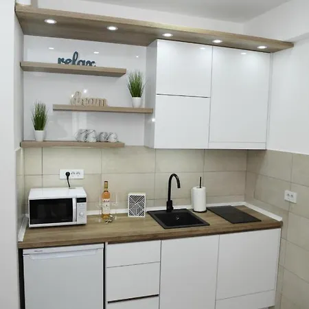 Zara - Free Private Parking -