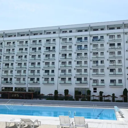 Zara - Free Private Parking -