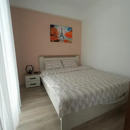 Zara - Free Private Parking - ياغودينا