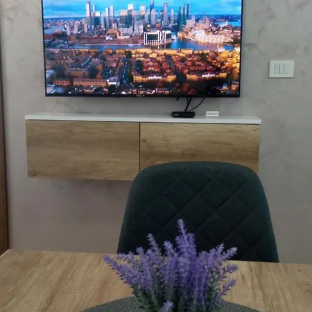 Zara - Free Private Parking -