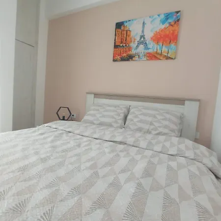 Zara - Free Private Parking -