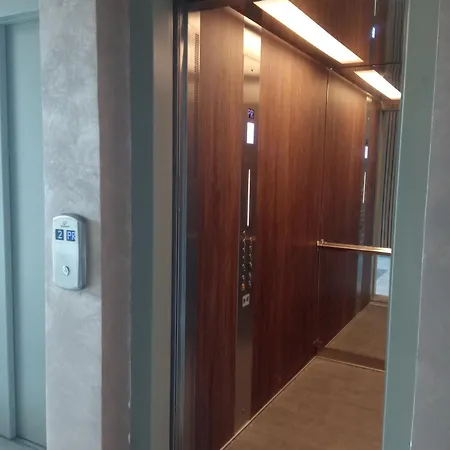 Zara - Free Private Parking -