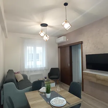 Zara - Free Private Parking - *