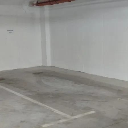 Zara - Free Private Parking -