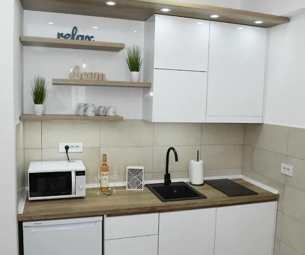 Zara - Free Private Parking -