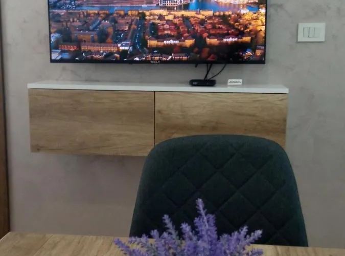 Zara - Free Private Parking -