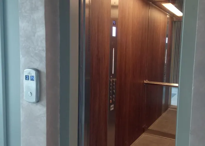 Zara - Free Private Parking -