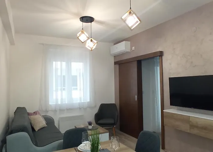 Zara - Free Private Parking - *