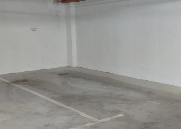 Zara - Free Private Parking -